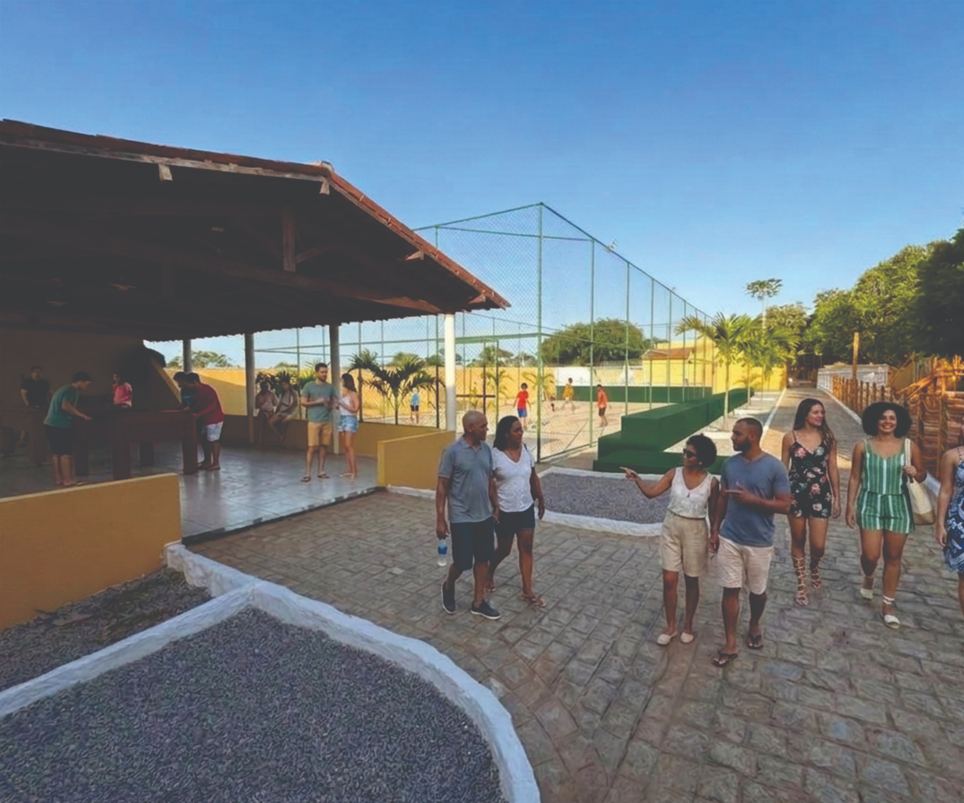 Área de jogos e quadra coberta